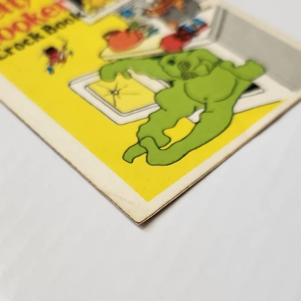🥣 Vintage 1973 Topps WACKY PACKAGES “Betty Cooker Crock Book” Sticker 🟢
